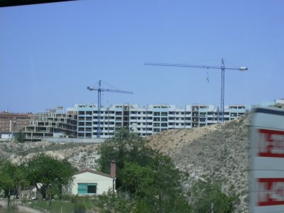 Casa de campo junto a pisos incomprables